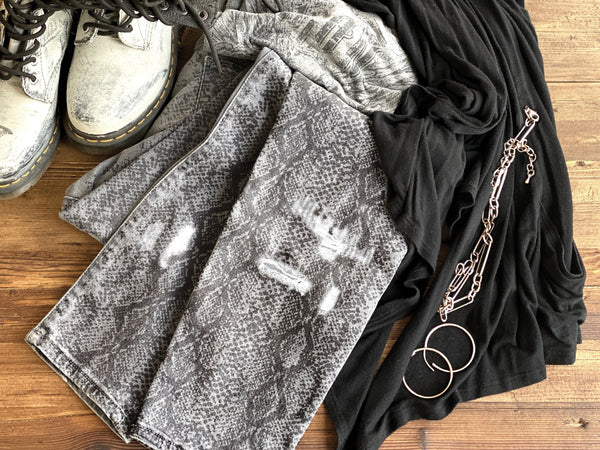 IOD Serpentine 12x12 IOD Stamp™