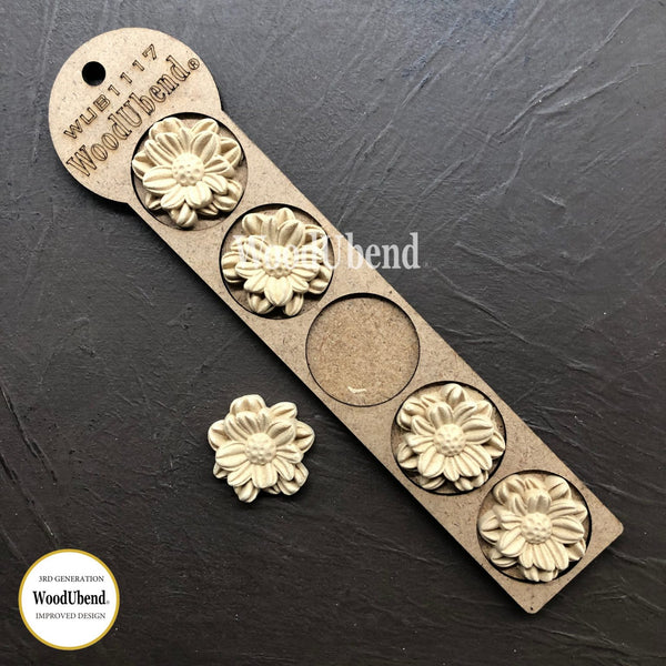 Pack of Five Medium Petalled Flower WUB1117 3×5cms
